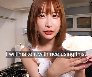 [Nipple full view] Make omelet rice with a naked apron.